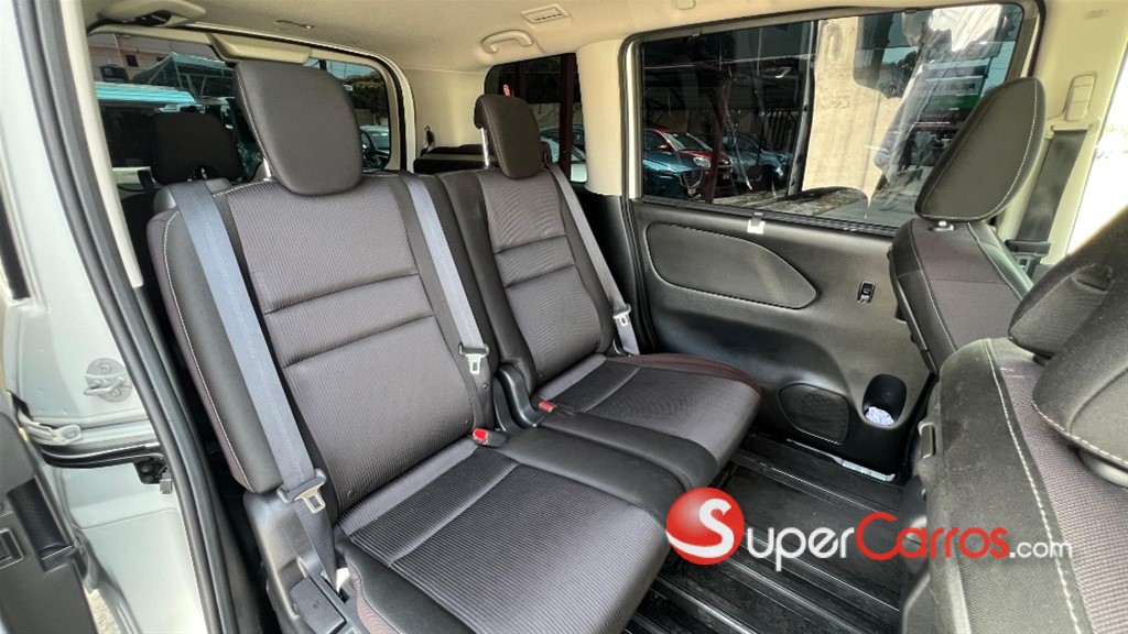 2020 Nissan Serena — foto 11 / 12