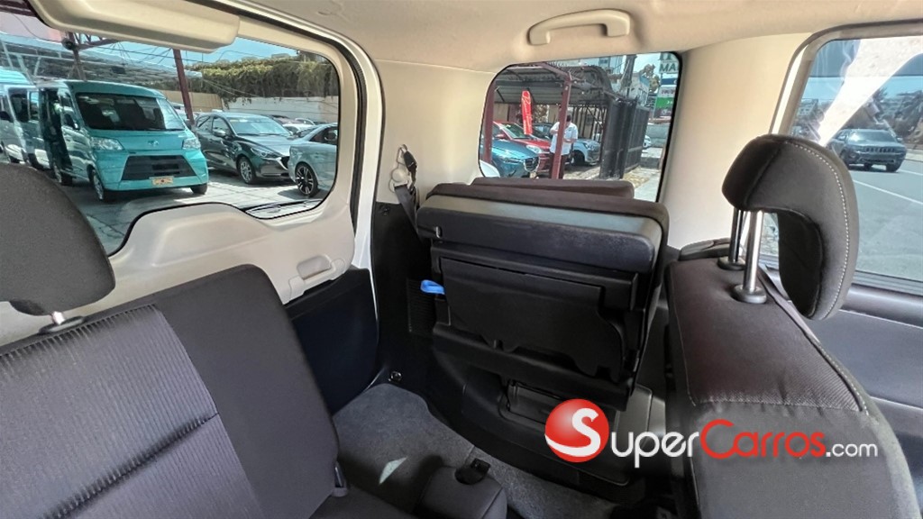 2020 Nissan Serena — foto 12 / 12