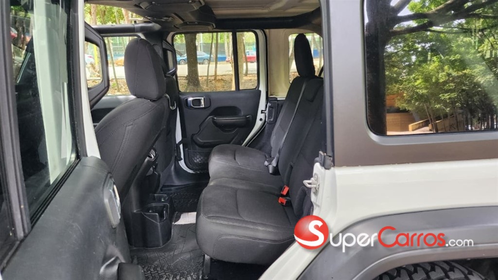 2020 Jeep Wrangler — foto 10 / 12