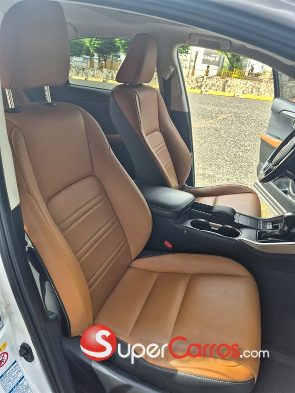 2020 Lexus NX — foto 4 / 10