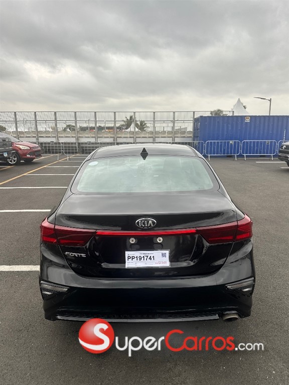 2021 Kia Forte LXS — foto 8 / 12