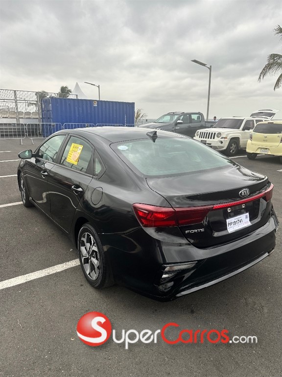 2021 Kia Forte LXS — foto 9 / 12