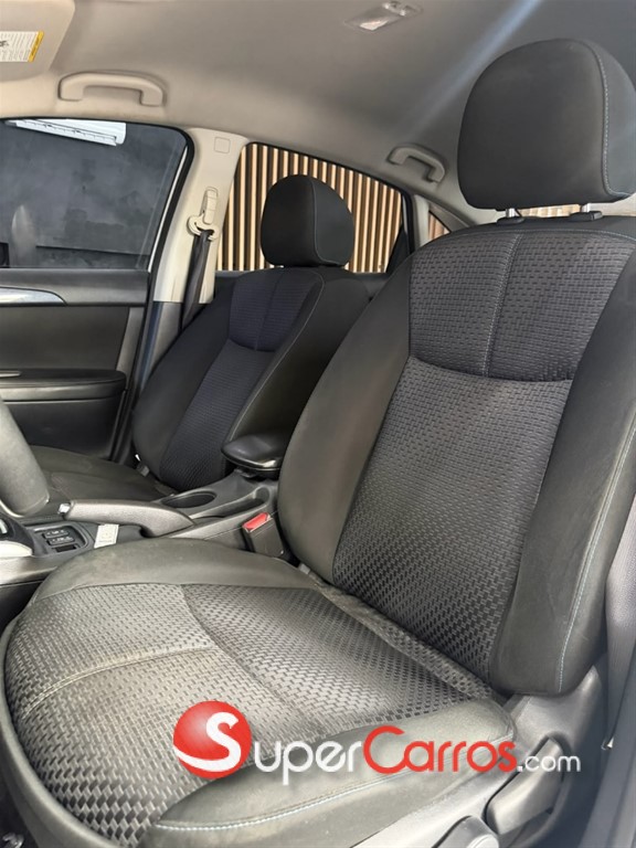 2019 Nissan Sentra SR — foto 6 / 10
