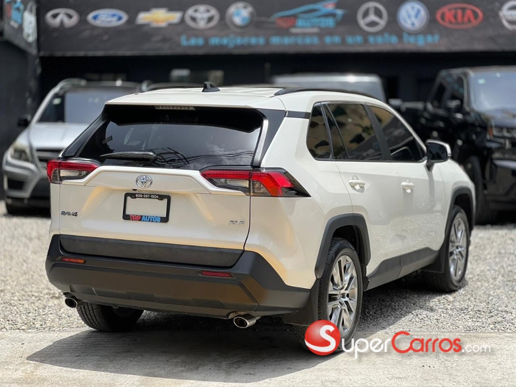 2021 Toyota RAV4 XLE Premium — foto 3 / 8