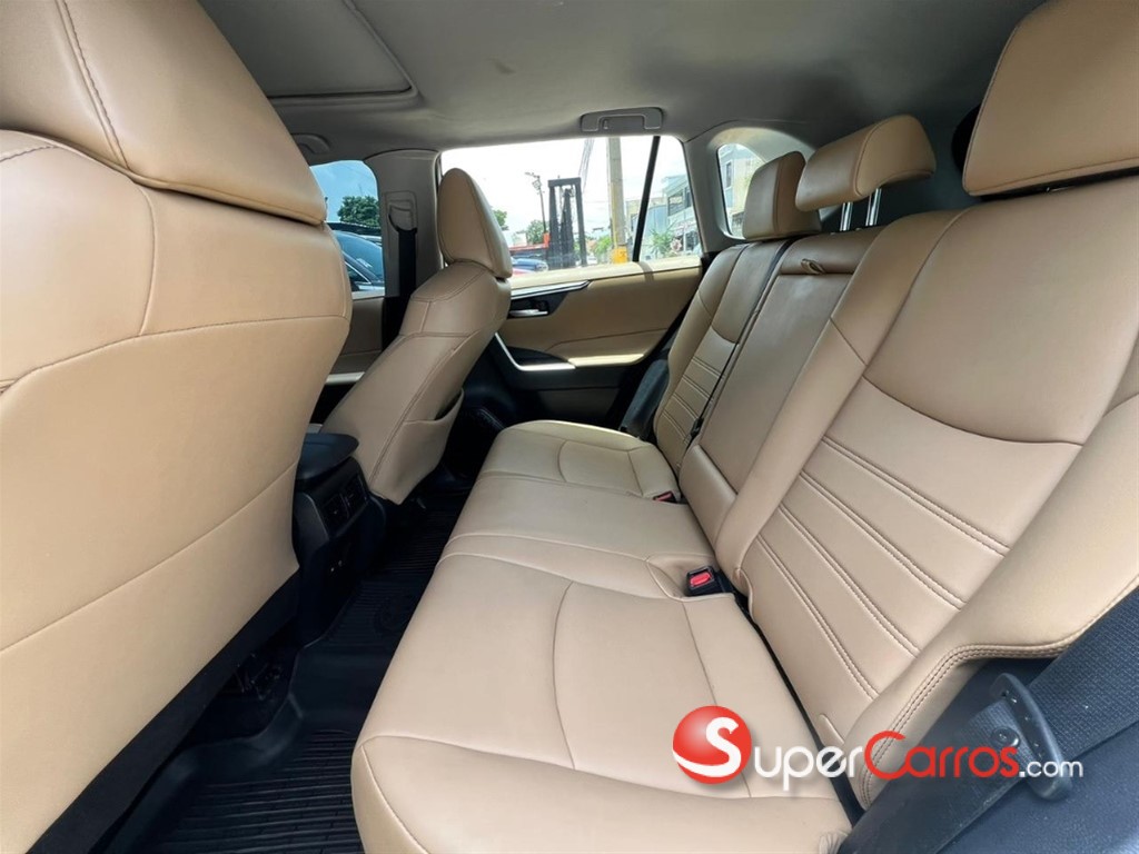 2021 Toyota RAV4 XLE Premium — foto 7 / 8