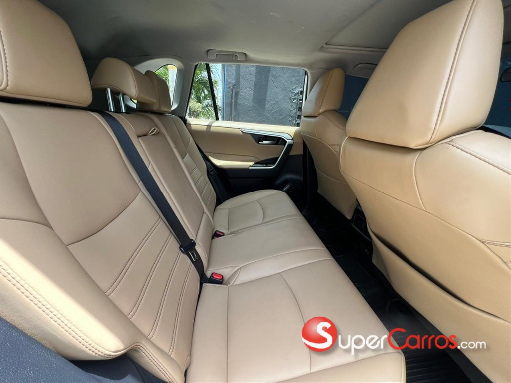 2021 Toyota RAV4 XLE Premium — foto 8 / 8