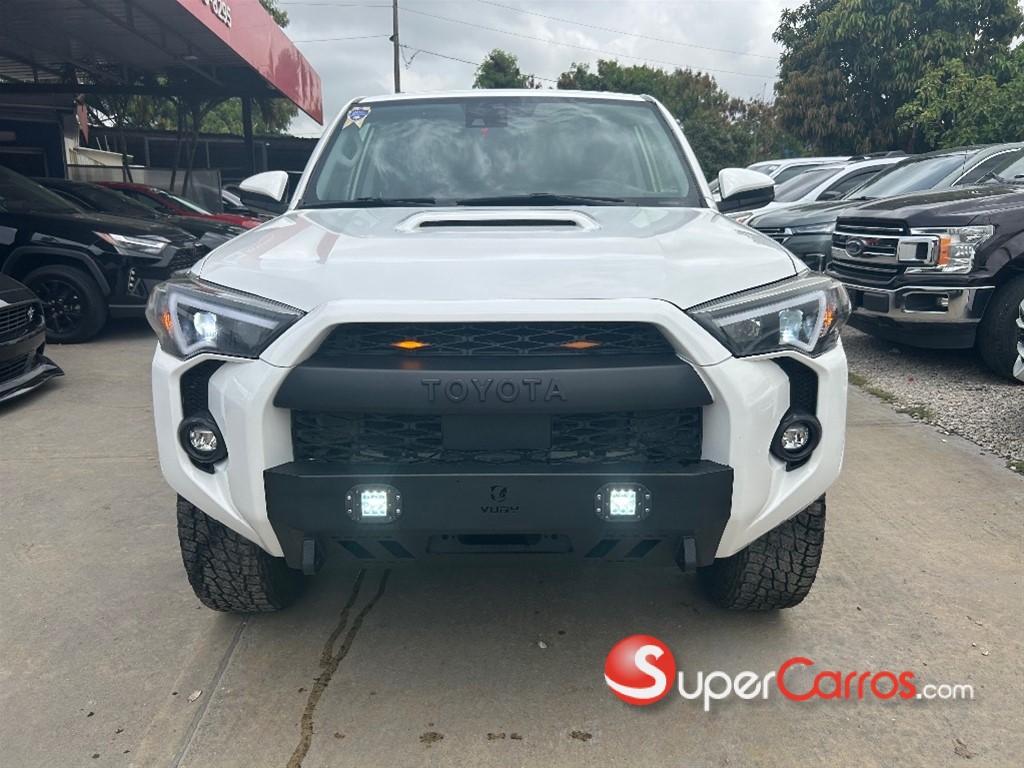 2021 Toyota 4 Runner SR5 — foto 2 / 11