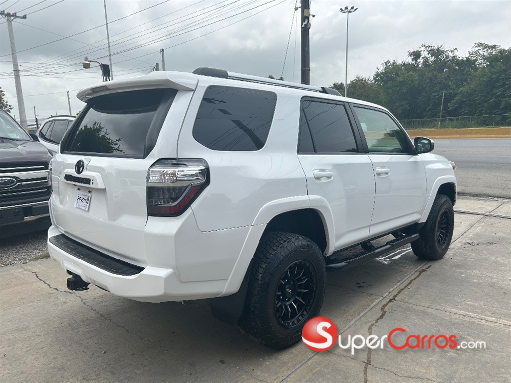 2021 Toyota 4 Runner SR5 — foto 4 / 11