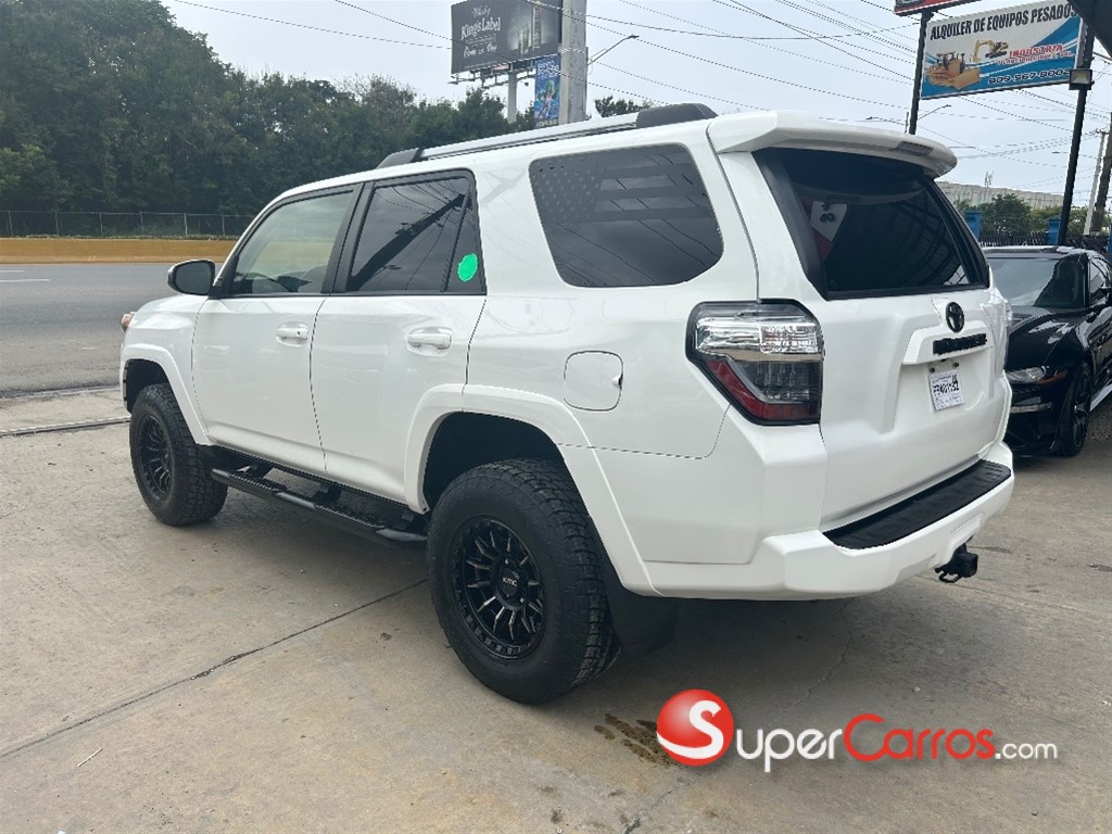 2021 Toyota 4 Runner SR5 — foto 6 / 11