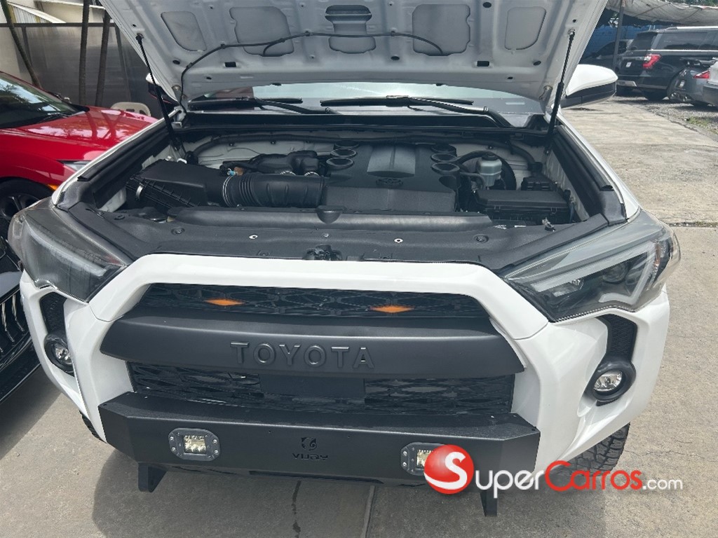 2021 Toyota 4 Runner SR5 — foto 8 / 11