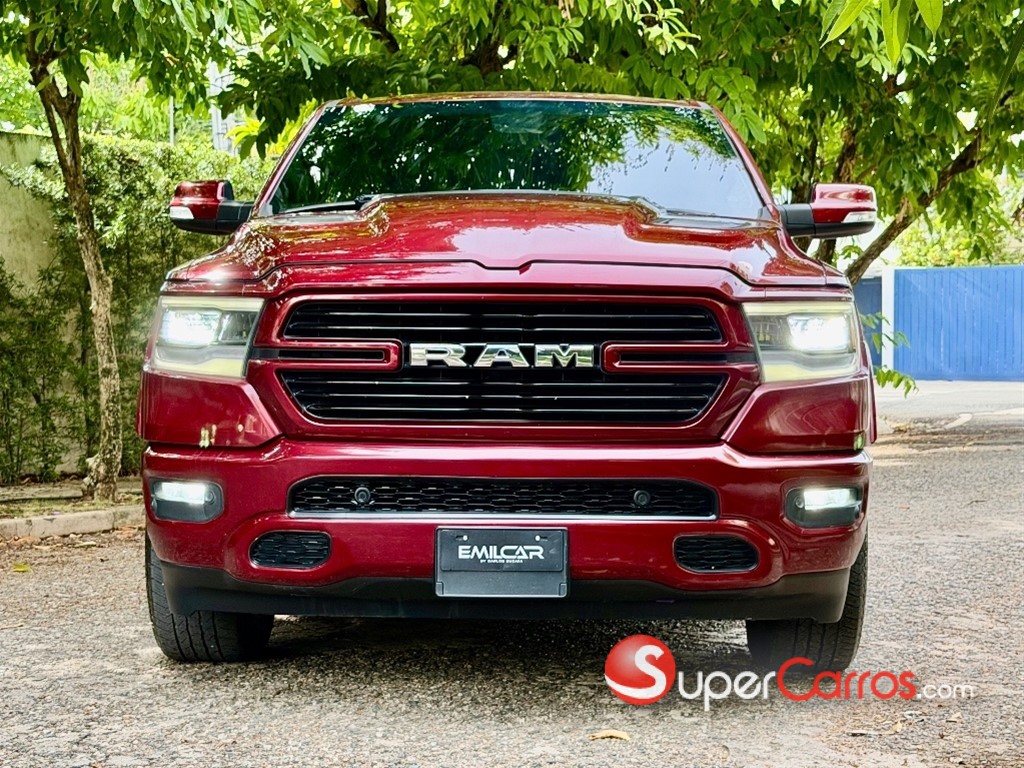 2020 Dodge Ram 1500 Laramie — foto 2 / 12
