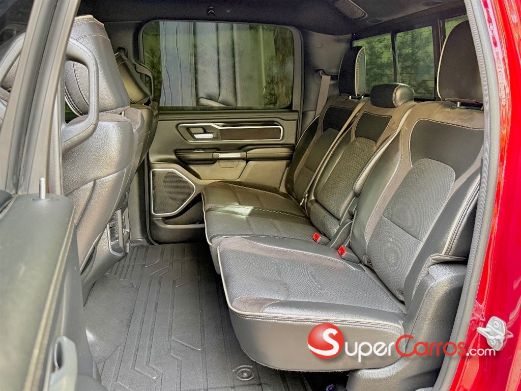 2020 Dodge Ram 1500 Laramie — foto 8 / 12