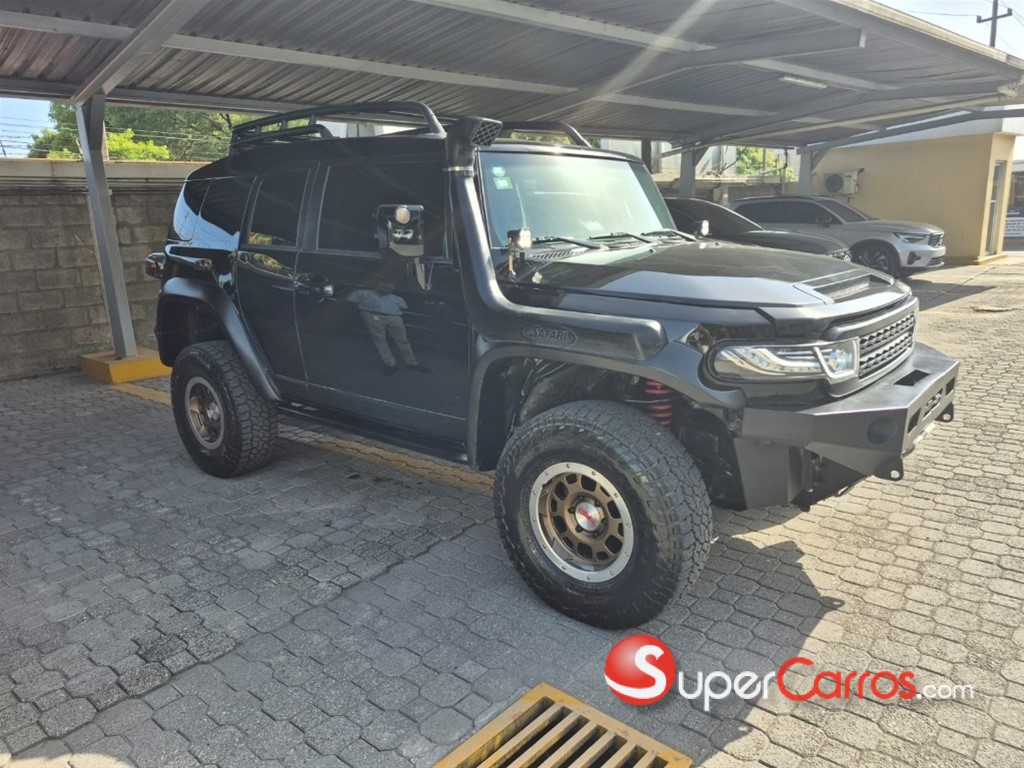 2013 Toyota FJ Cruiser — foto 2 / 12
