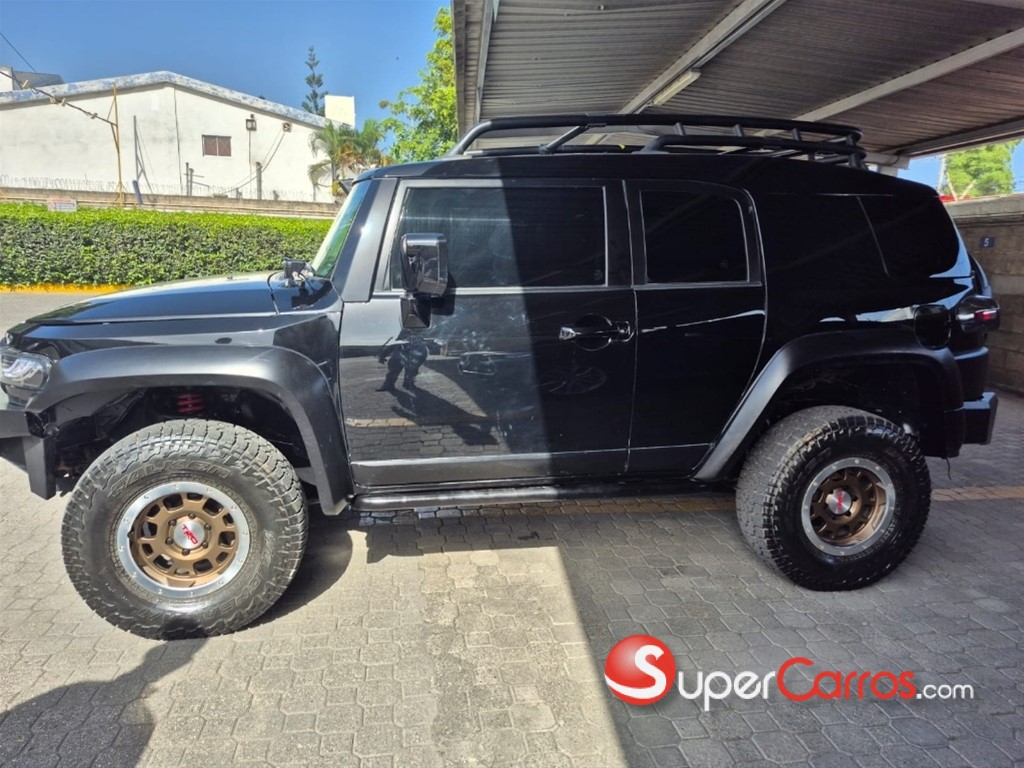 2013 Toyota FJ Cruiser — foto 4 / 12
