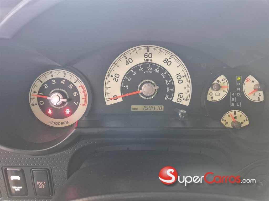 2013 Toyota FJ Cruiser — foto 6 / 12