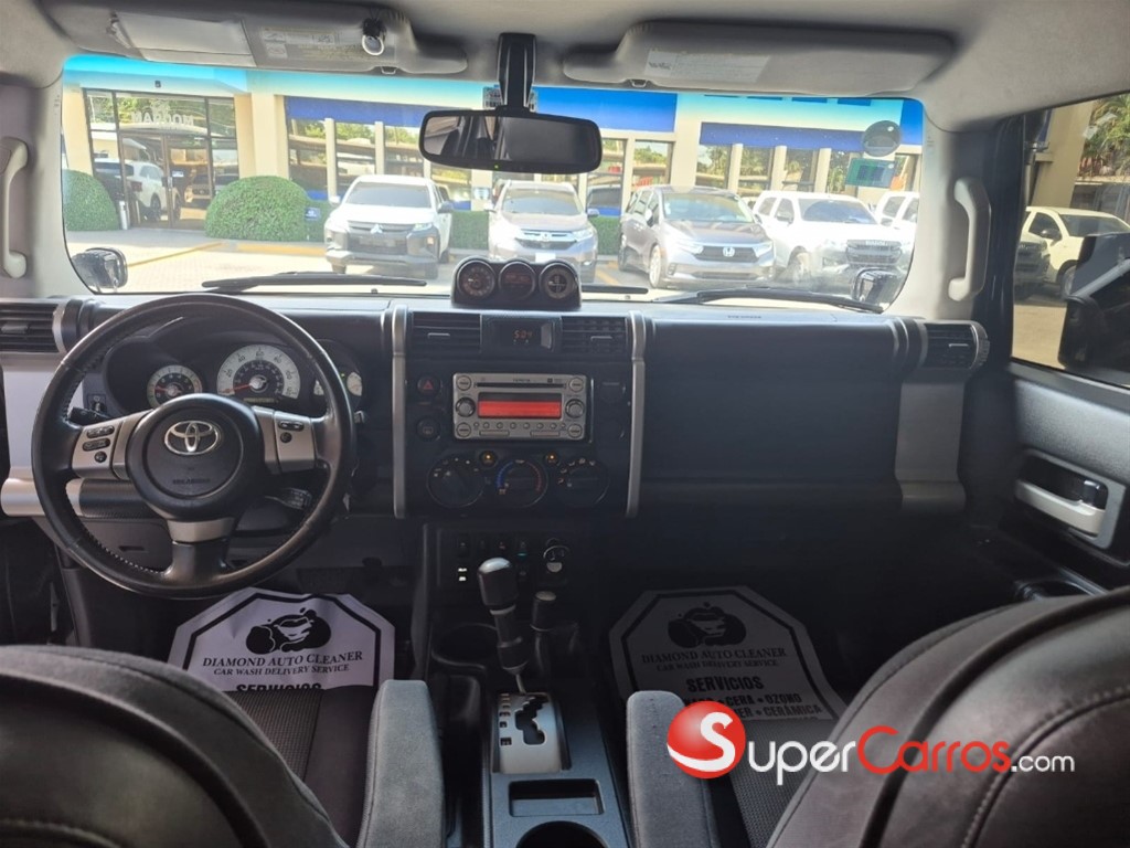 2013 Toyota FJ Cruiser — foto 10 / 12