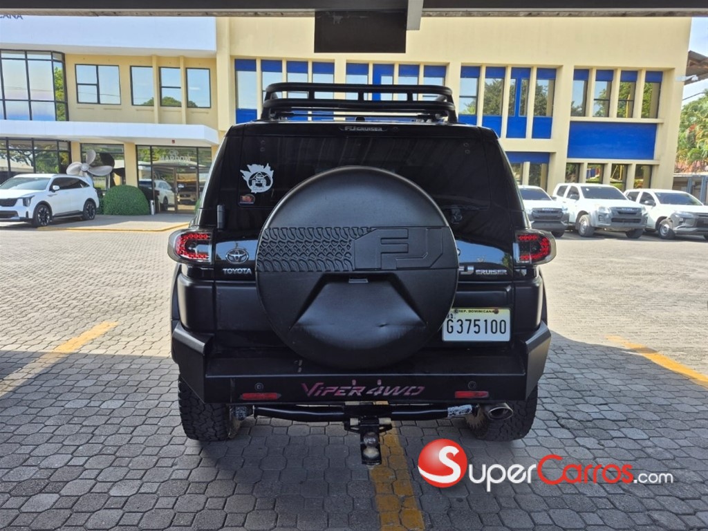 2013 Toyota FJ Cruiser — foto 11 / 12