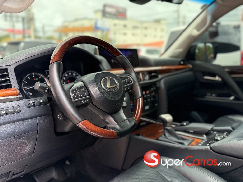 2018 Lexus LX 570 Sport — foto 8 / 12