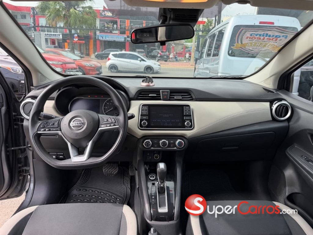 2020 Nissan Versa — foto 8 / 9