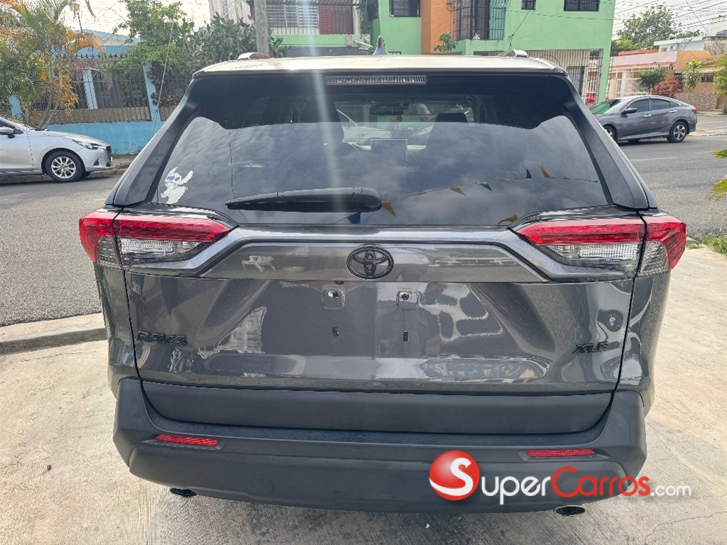 2022 Toyota RAV4 XLE — foto 5 / 12