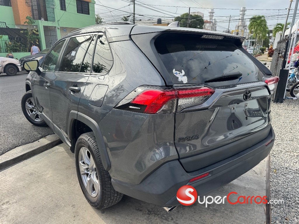2022 Toyota RAV4 XLE — foto 6 / 12