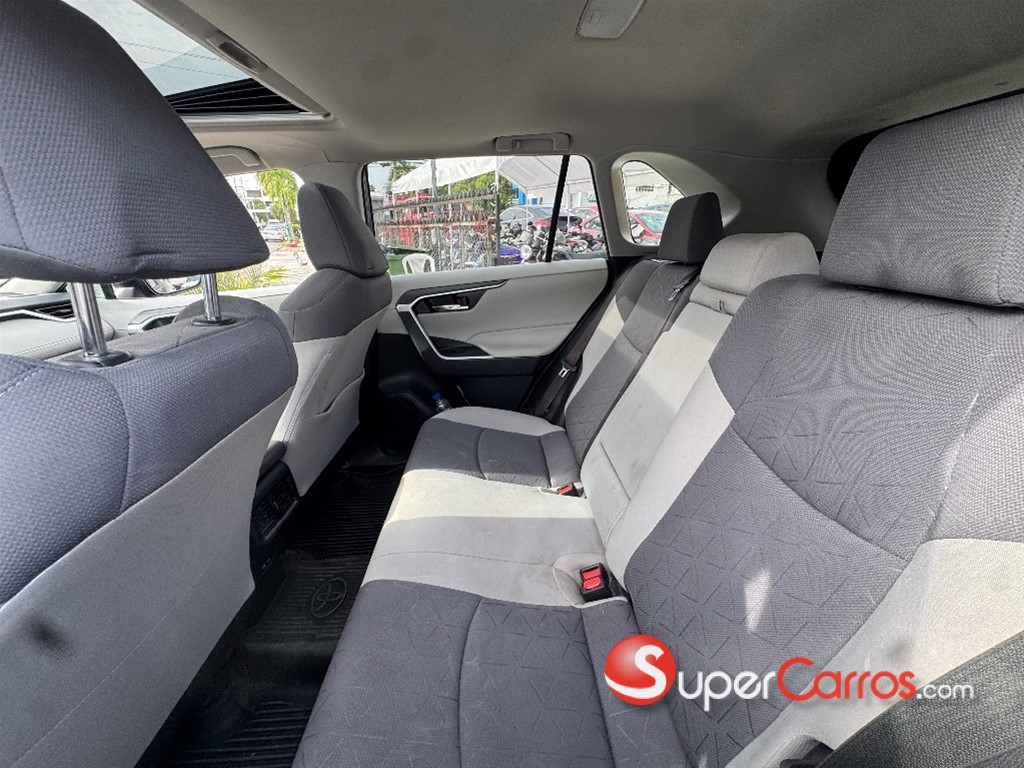 2022 Toyota RAV4 XLE — foto 8 / 12