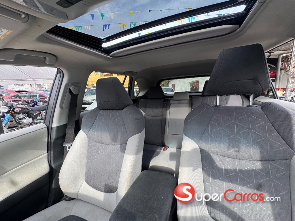 2022 Toyota RAV4 XLE — foto 10 / 12