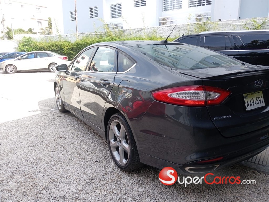 2015 Ford Fusion SE — foto 4 / 10