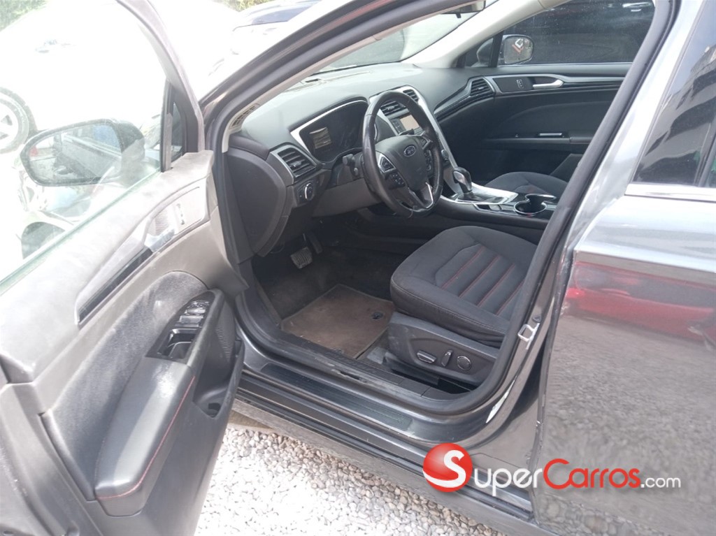 2015 Ford Fusion SE — foto 6 / 10
