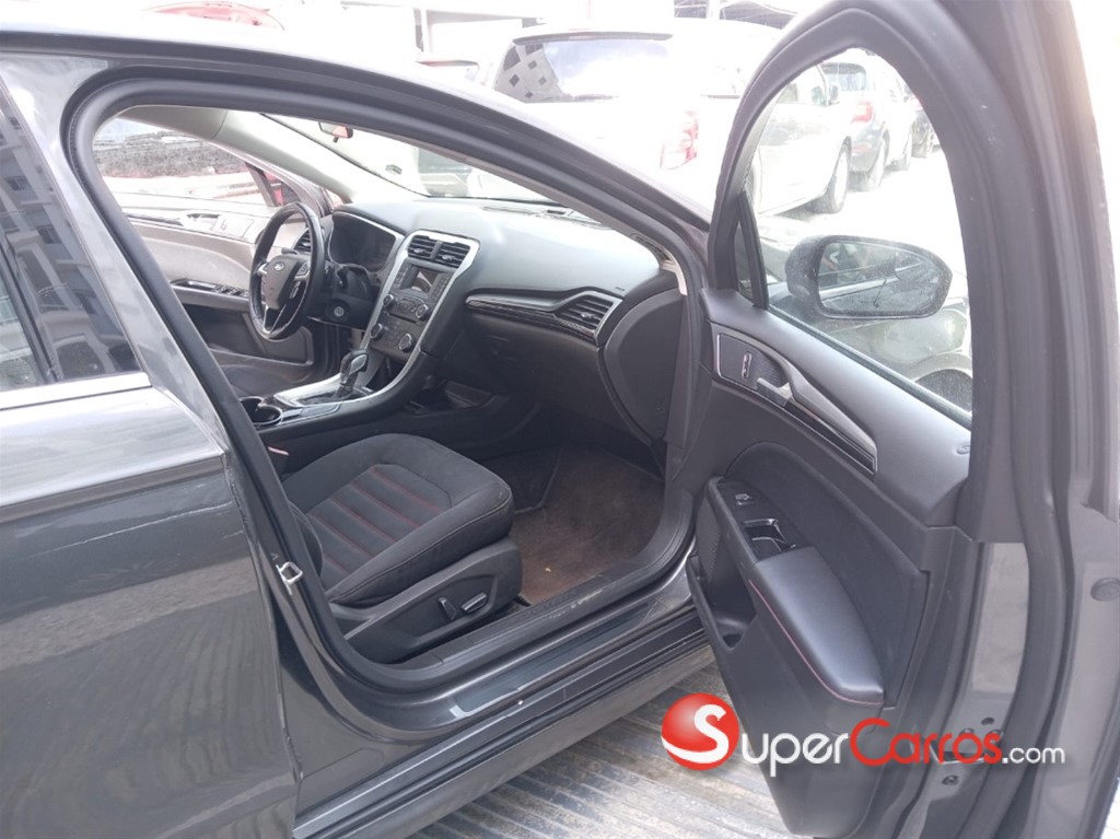 2015 Ford Fusion SE — foto 8 / 10