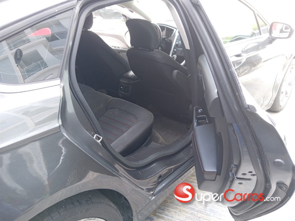 2015 Ford Fusion SE — foto 10 / 10