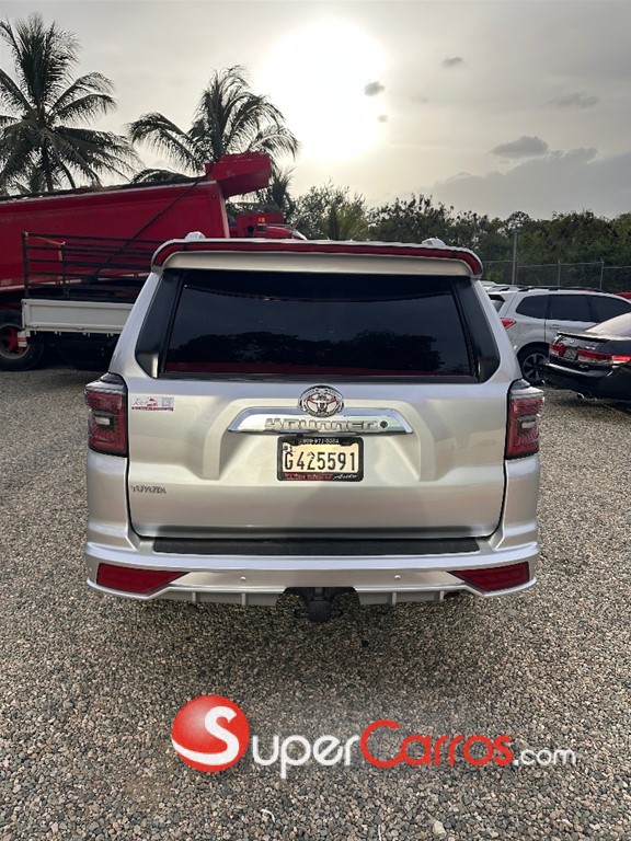 2018 Toyota 4 Runner Limited — foto 9 / 9