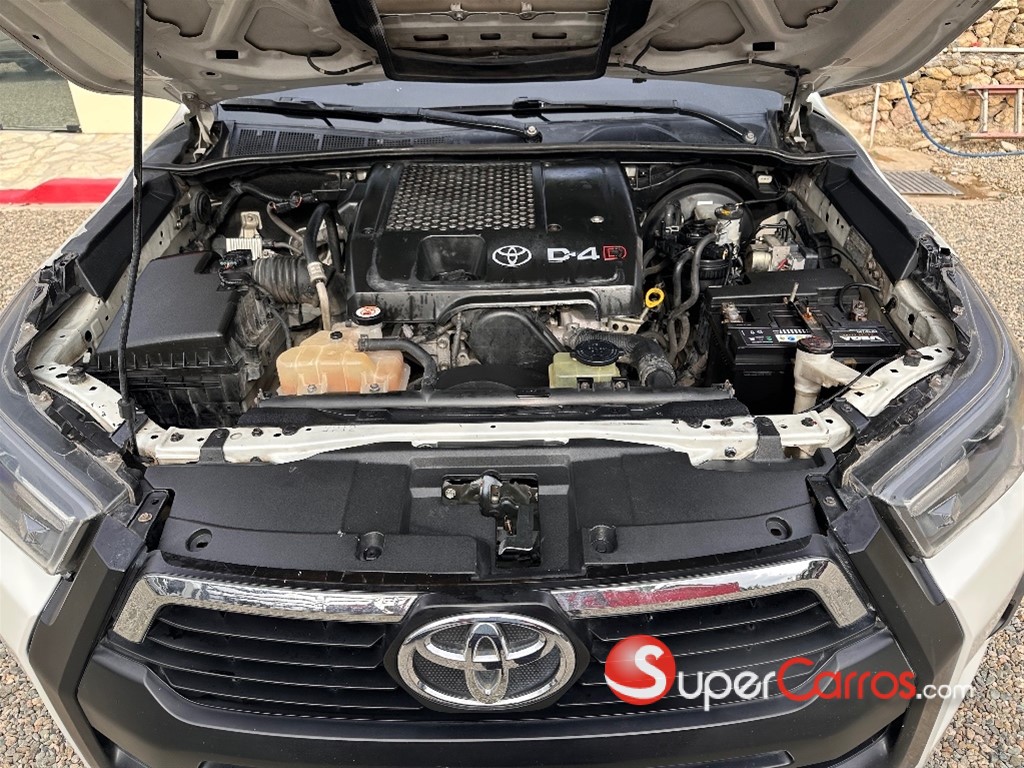 2018 Toyota Hilux Limited — foto 2 / 9