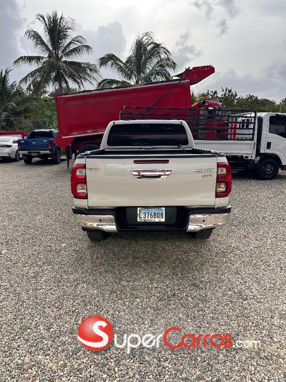 2018 Toyota Hilux Limited — foto 5 / 9
