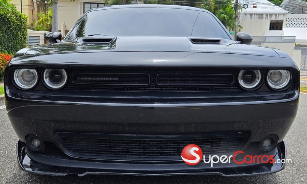 2018 Dodge Challenger SXT — foto 2 / 12