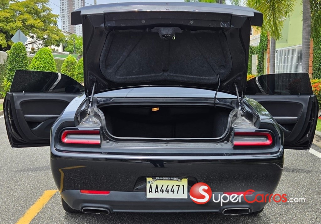 2018 Dodge Challenger SXT — foto 5 / 12