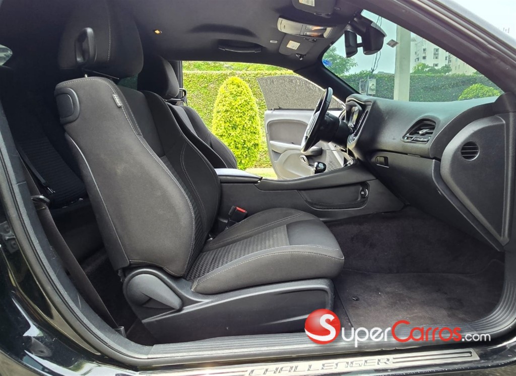 2018 Dodge Challenger SXT — foto 8 / 12