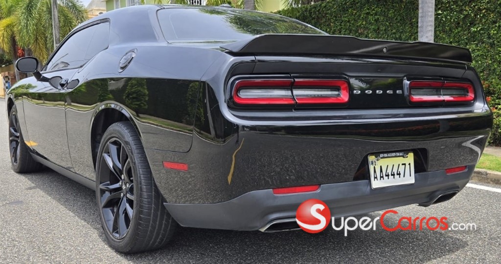 2018 Dodge Challenger SXT — foto 9 / 12