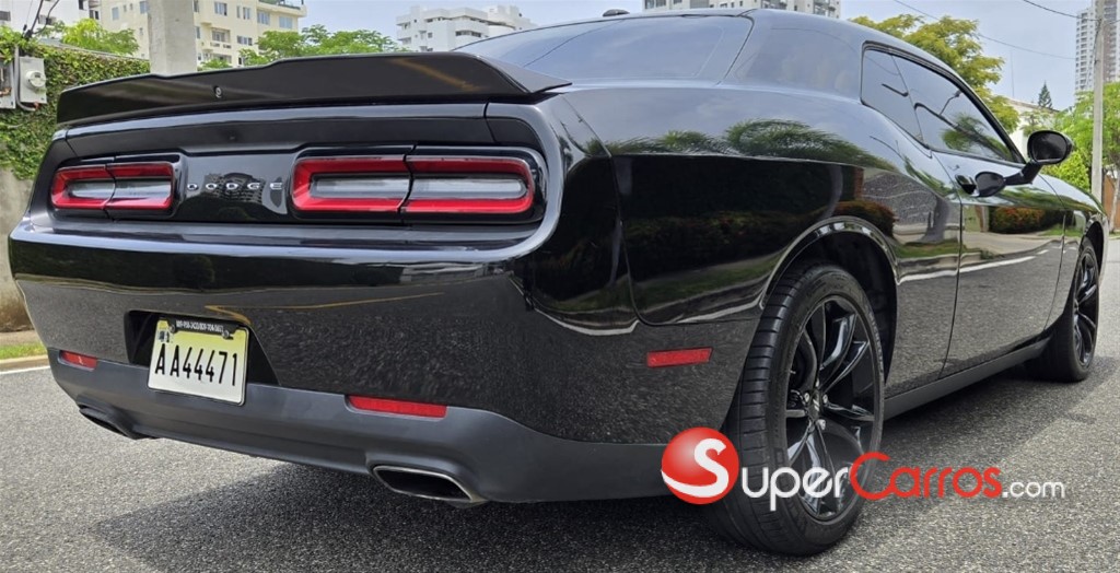 2018 Dodge Challenger SXT — foto 10 / 12