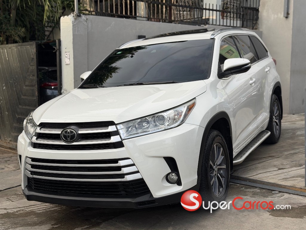 2017 Toyota Highlander XLE — foto 2 / 12