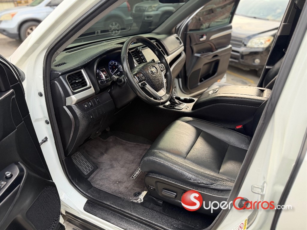 2017 Toyota Highlander XLE — foto 8 / 12