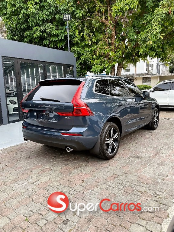 2021 Volvo XC60 Momentum T6 — foto 4 / 11