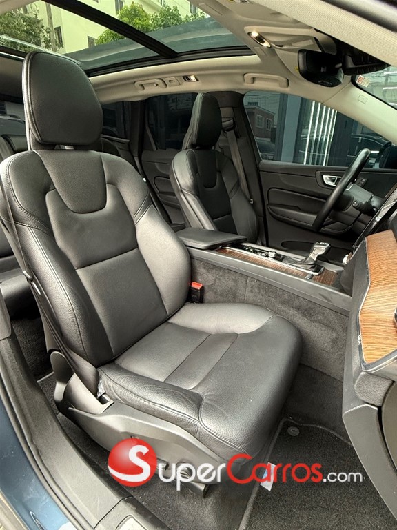 2021 Volvo XC60 Momentum T6 — foto 8 / 11