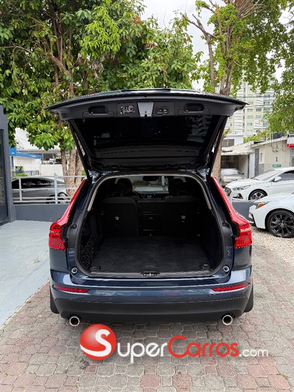 2021 Volvo XC60 Momentum T6 — foto 10 / 11