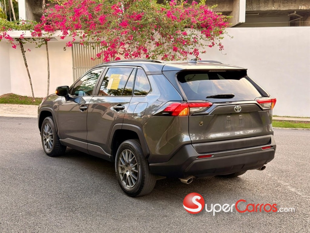 2021 Toyota RAV4 XLE — foto 4 / 12