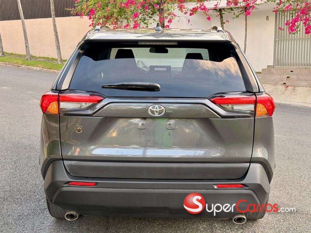 2021 Toyota RAV4 XLE — foto 6 / 12