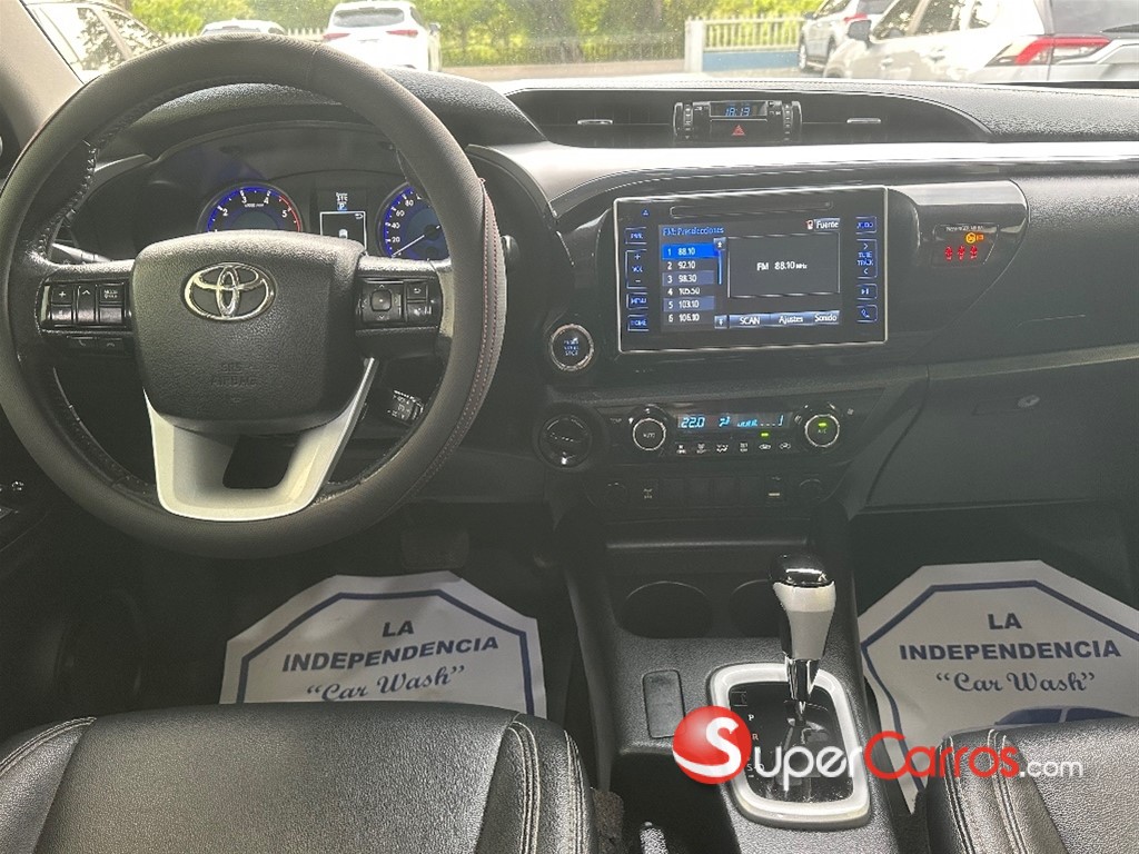 2017 Toyota Hilux SRV — foto 9 / 12