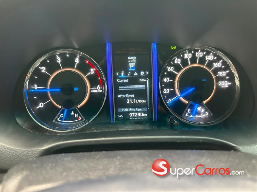 2017 Toyota Fortuner SRV — foto 12 / 12