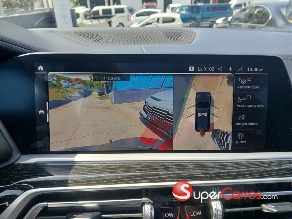 2021 BMW X 7 xDrive 40i Mpackage — foto 8 / 12