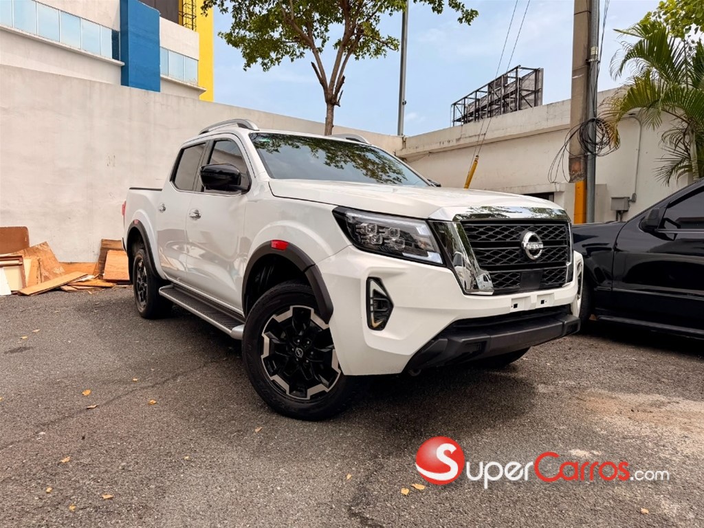 2024 Nissan Frontier LE — foto 2 / 11